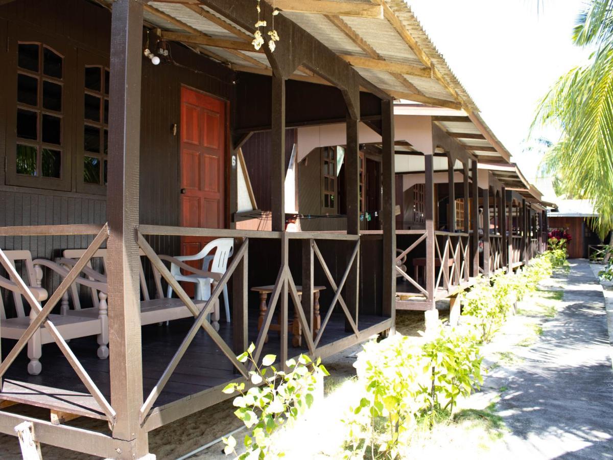 Bushman Tioman Hotell Kampong Juara Exteriör bild