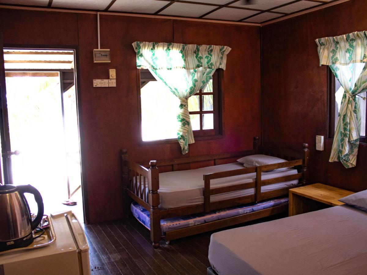 Bushman Tioman Hotell Kampong Juara Exteriör bild